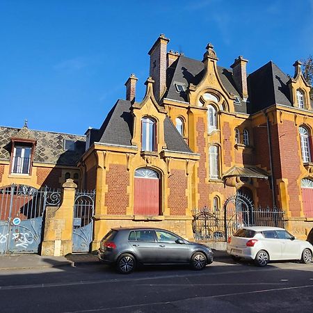 Appartement Atypique - 2 Chambres - Rue Calme Dans Centre Ville Sedan Bagian luar foto
