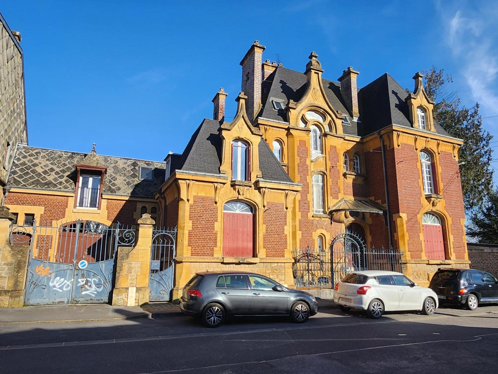 Appartement Atypique - 2 Chambres - Rue Calme Dans Centre Ville Sedan Bagian luar foto