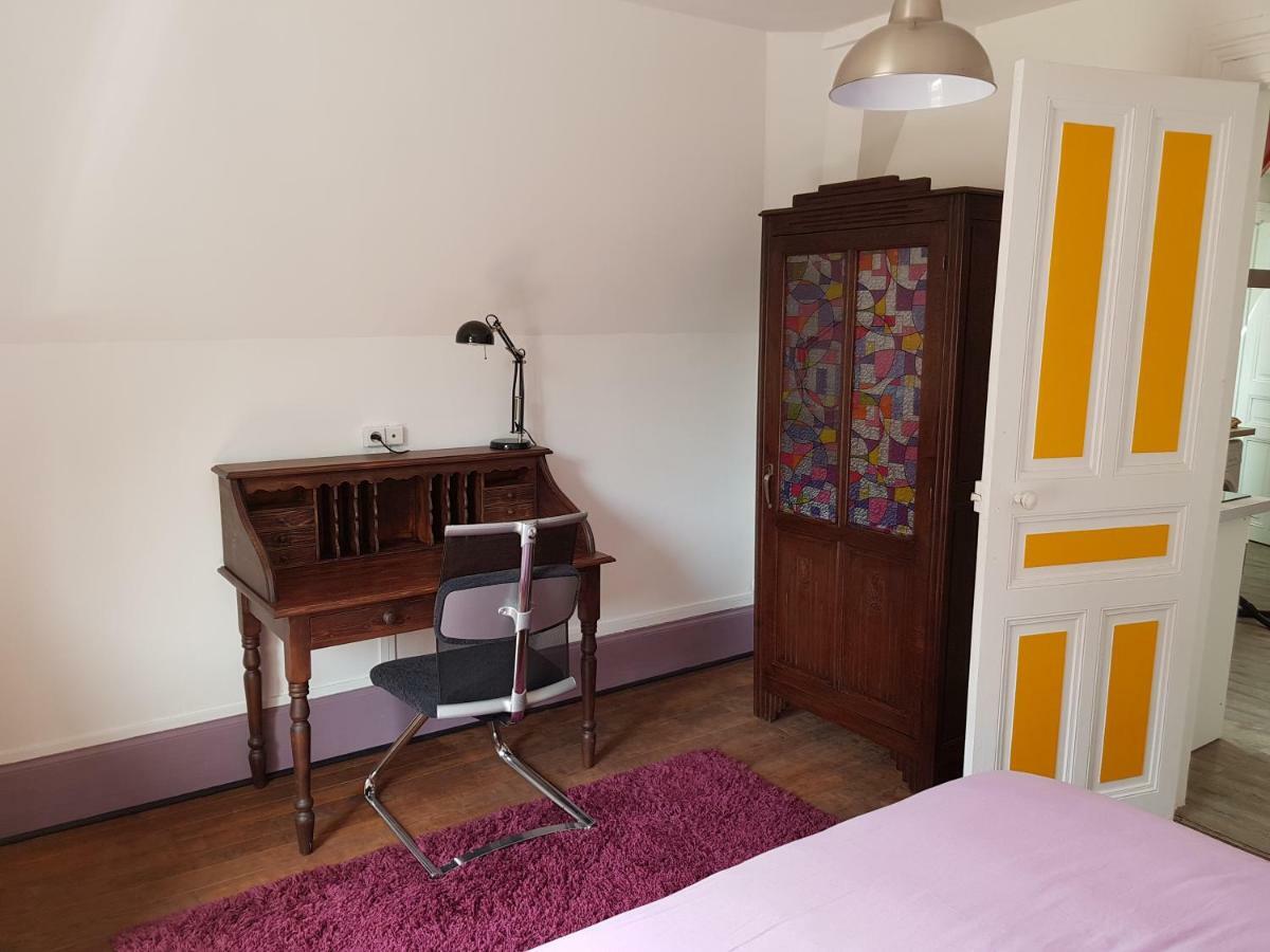 Appartement Atypique - 2 Chambres - Rue Calme Dans Centre Ville Sedan Bagian luar foto