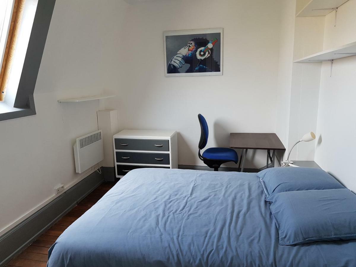 Appartement Atypique - 2 Chambres - Rue Calme Dans Centre Ville Sedan Bagian luar foto